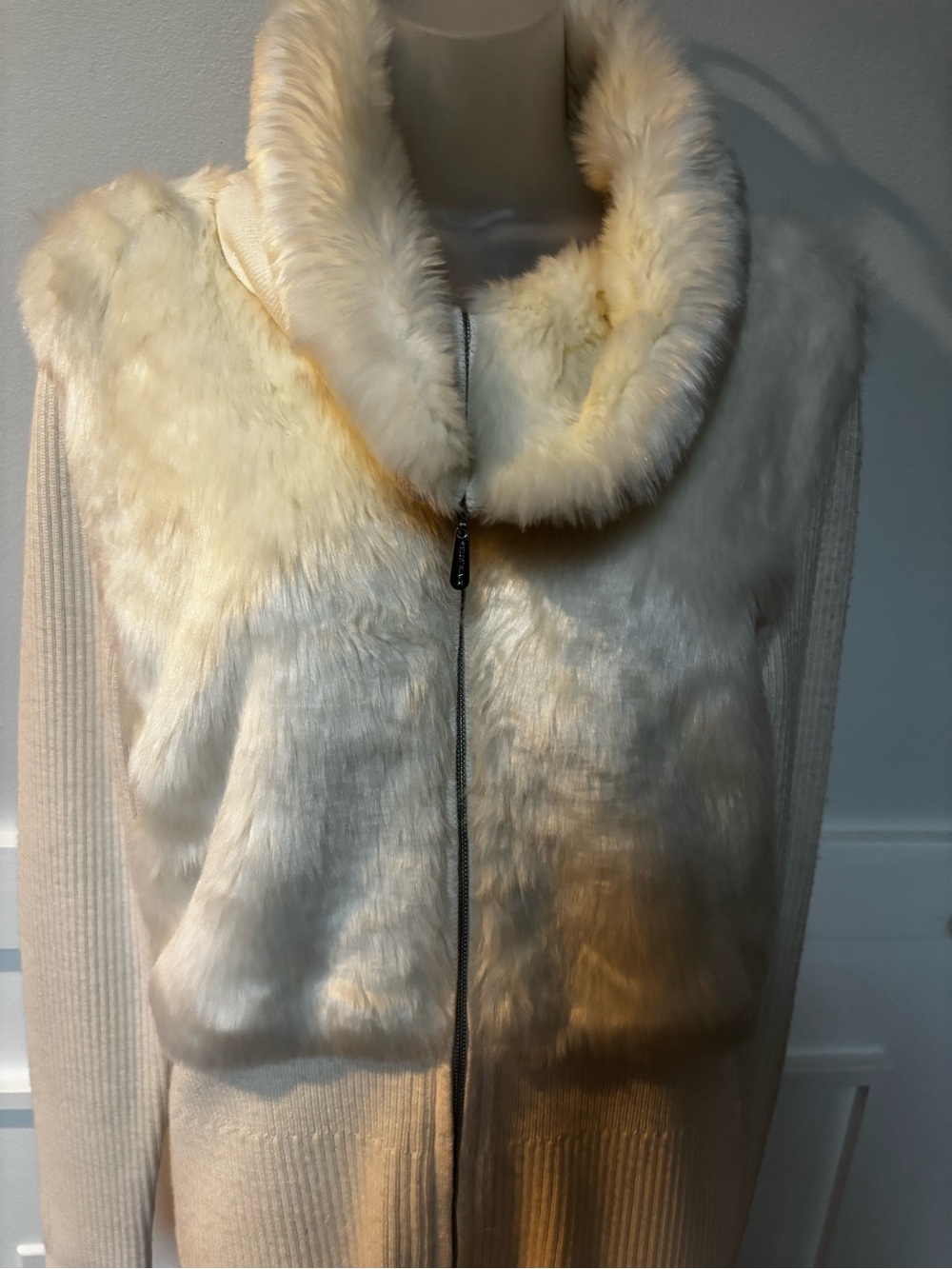 vintage White House Black Market faux fur and knit hybrid jacket.size large